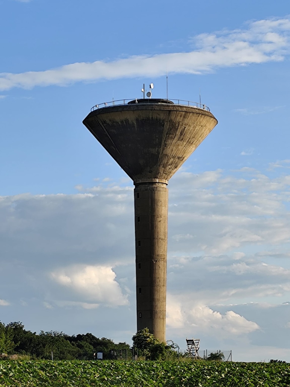 Der Wasserturm prägt das Ortsbild