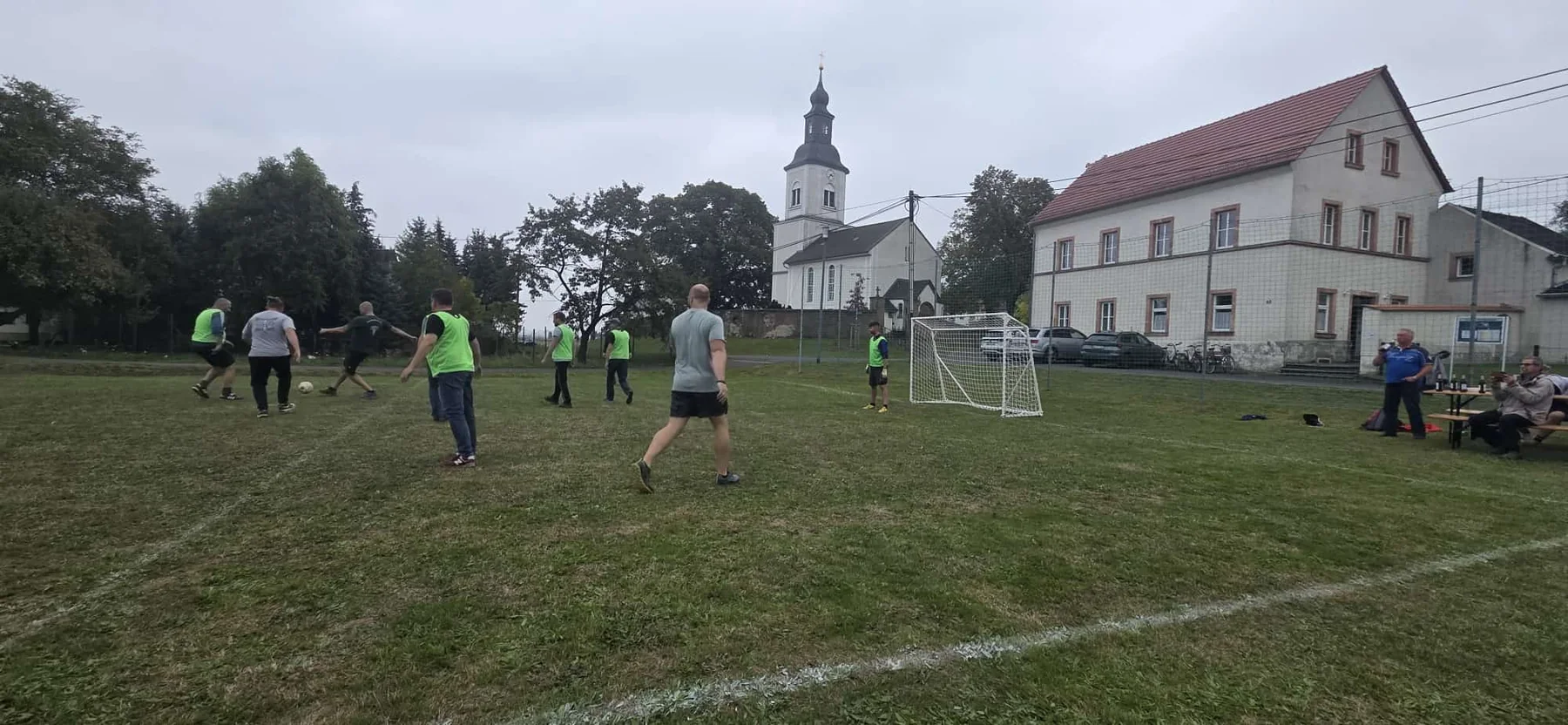 Gemeinsam auf dem Platz: Rückblick auf das 3. Gehfußballturnier